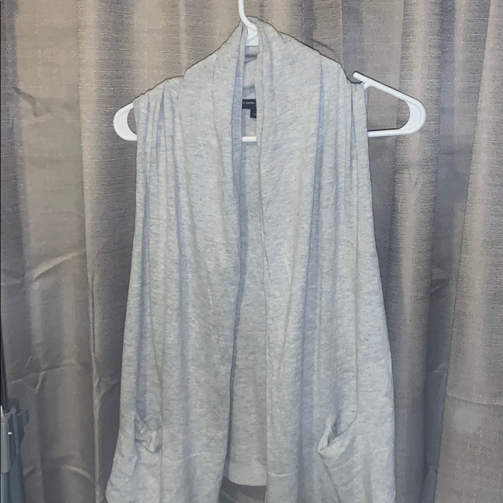 Banana Republic size S grey sleeveless sweater